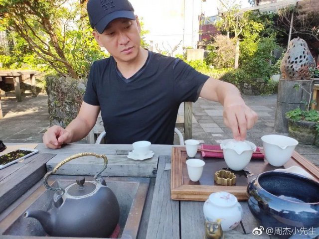 周杰在娛樂圈混不下去了？人家可是低調的億萬富豪！