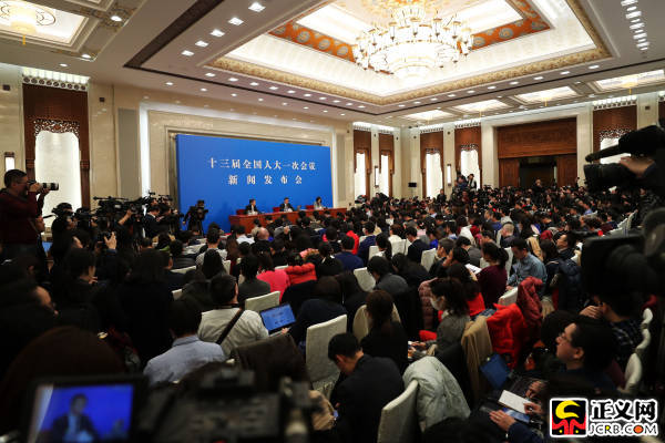 十三屆全國人大一次會議舉行新聞發布會