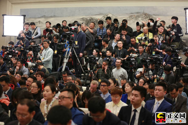 十三屆全國人大一次會議舉行新聞發布會