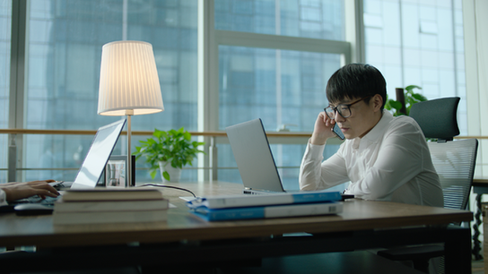 長虹暖心短片《爸媽的新視界》正式發布，只需一步“煥新”溫暖