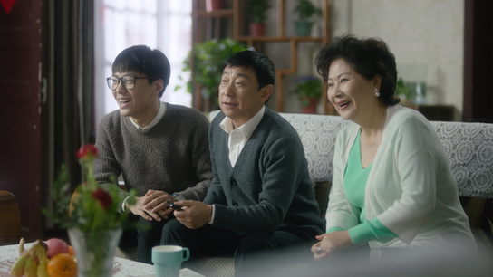 長虹暖心短片《爸媽的新視界》正式發布，只需一步“煥新”溫暖