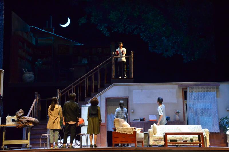 原創(chuàng)話劇《遙遠(yuǎn)的她》首演青島市話劇院昨日發(fā)布全年演出計(jì)劃