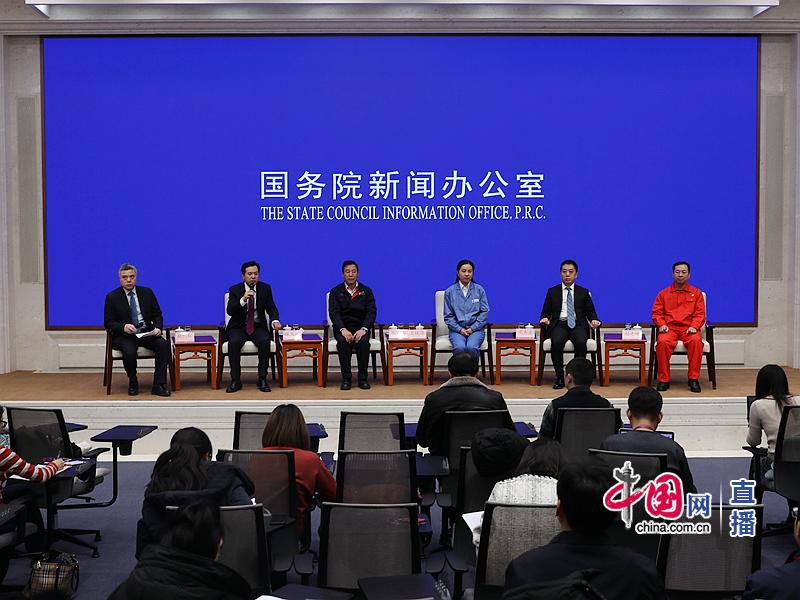 新聞辦就“改革開放與中國高技能人才隊伍建設”舉行中外記者見面會