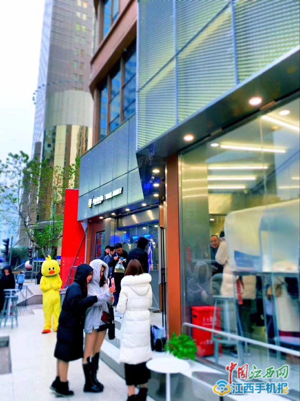 周黑鴨×餓了么品牌外賣聯合店開業 頻頻觸電主題店