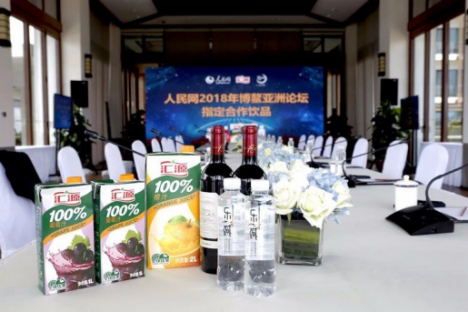 5月的中國品牌日，匯源登上人民日報整版，發出“我是匯源，我是中國品牌”的誓言。同時，整版海報以二維碼的形式鏈接720°VR全景視頻，引導大眾在VR世界中一覽匯源生產車間、科研場所、農業產業園等內容，深化他們對匯源品牌形象的多元化認知。這一營銷舉措承接年初系列傳播舉動，并進一步深化匯源在主流語境之中的品牌傳播，令人印象深刻。