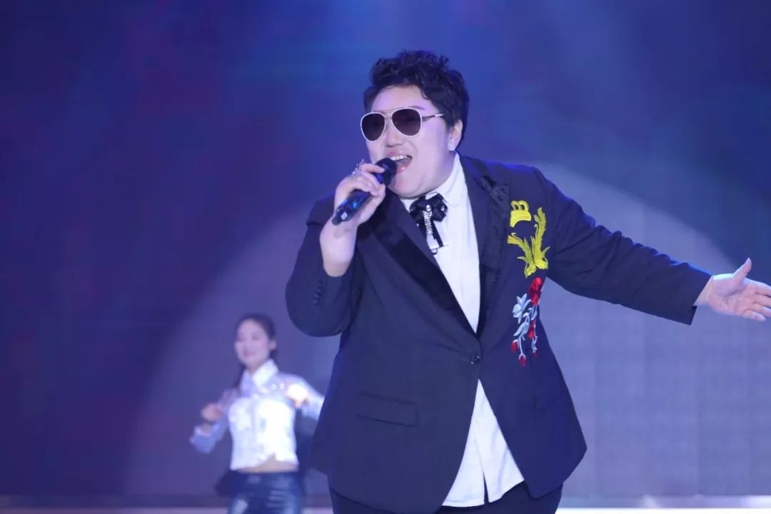 劍指80億！宏宇陶瓷2019榮耀再升級，不服來戰！