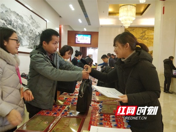 長沙進入“兩會時間” 委員報到個個有備而來