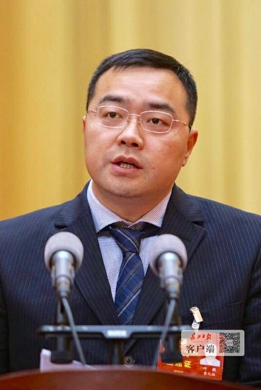 市政協(xié)委員葉毅：新能源車停車收費(fèi)能否減半