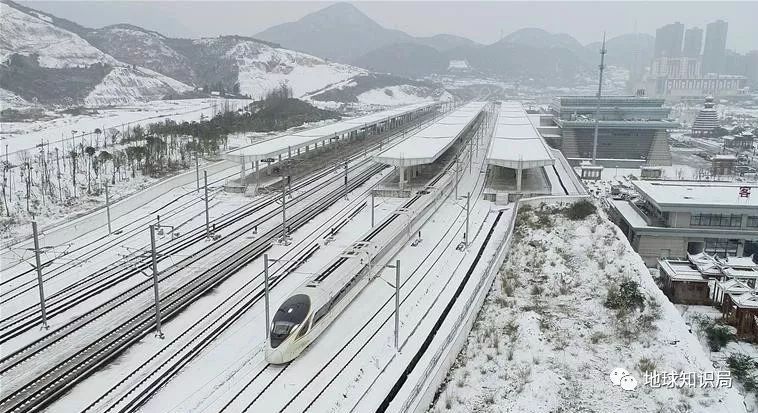 多條高鐵正式通車:路,只修一條是不夠的