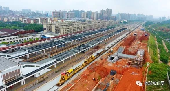 多條高鐵正式通車:路,只修一條是不夠的