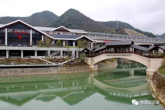 多條高鐵正式通車:路,只修一條是不夠的