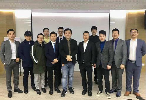 微世界新零售商學(xué)院：微商從業(yè)者一站式在線培訓(xùn)服務(wù)平臺(tái)