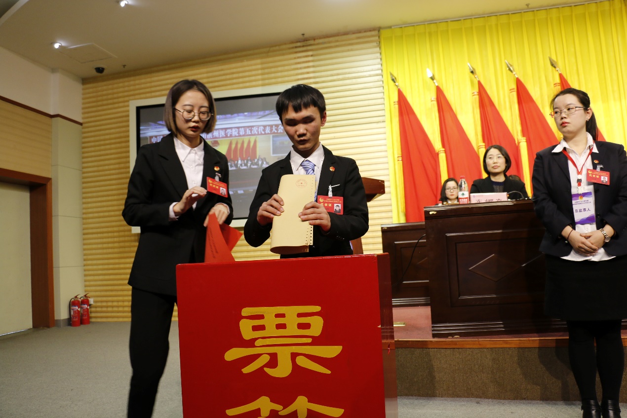 濱州醫學院發出全國高校首張團代會盲文選票