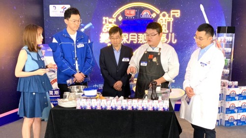 光明乳業(yè)電商營(yíng)銷中心天貓年貨節(jié)探月直播，“在月球上”搞了個(gè)大事情