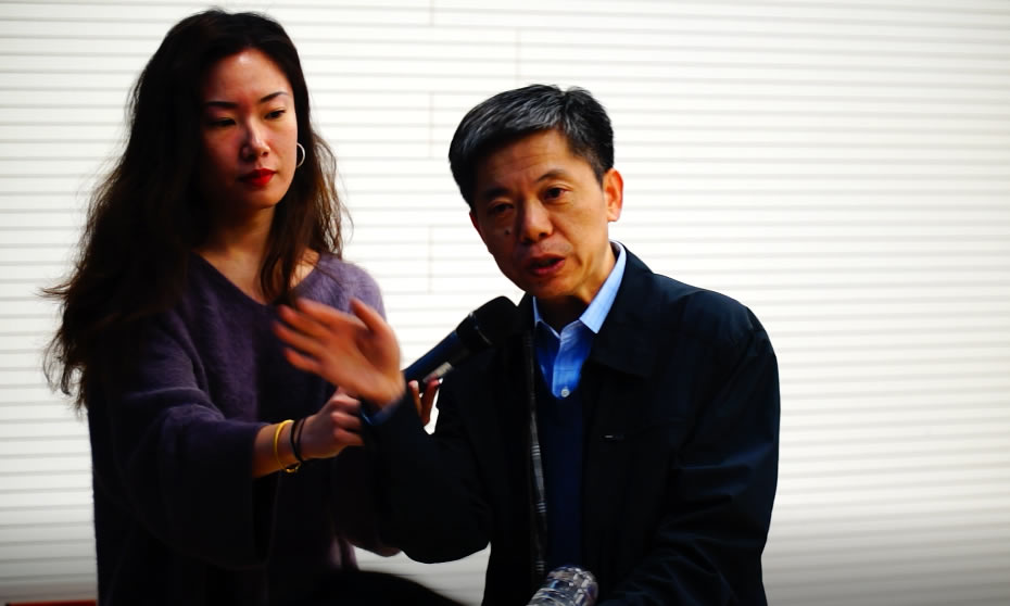 春節前這場衛健委發布會有多火：主席臺記者席全坐滿 專家拿礦泉水瓶現場“