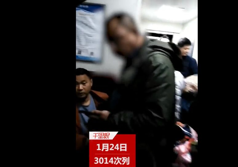 男子春運列車內(nèi)“霸座賣座”被拘：一個座位一百塊