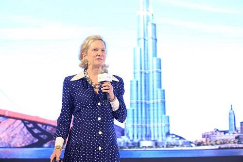 （GSV基金管理合伙人、ASU-GSV教育科技峰會聯合創始人DeborahQuazzo）